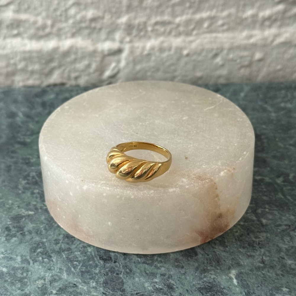 Mejuri Croissant Dome Ring Size 9